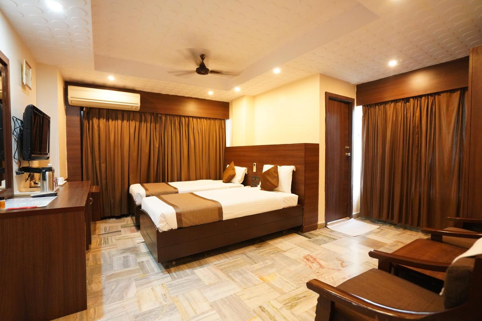 Jaya Residency Hotel Kakinada Bagian luar foto