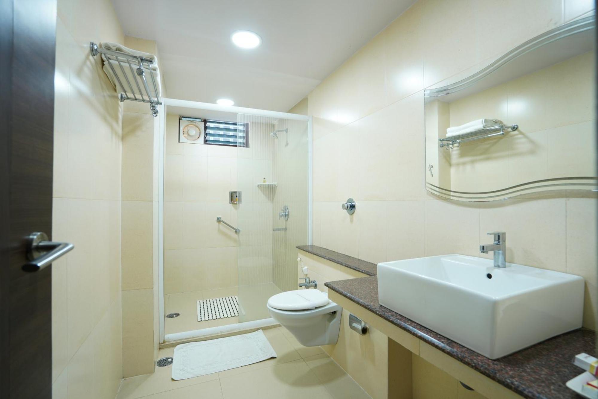 Jaya Residency Hotel Kakinada Bagian luar foto